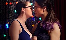 澳大利亚女同性恋情侣在自制视频中探索性感