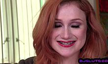 热情的红发女郎在自制视频中给男友口交。