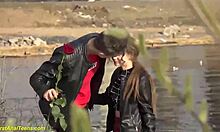 青少年情侣在自制视频中探索肛交游戏